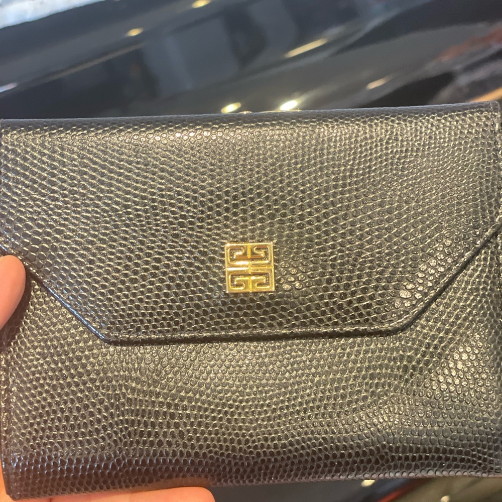 【Authentic】Givenchy Tuscany Real Leather wallet. 🖤